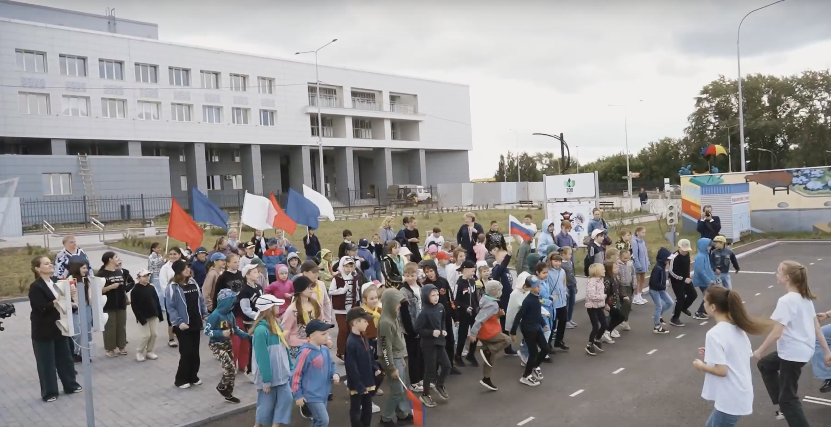 Молодежь Нижнего Тагила объединилась в танцевальном флешмобе ко Дню России