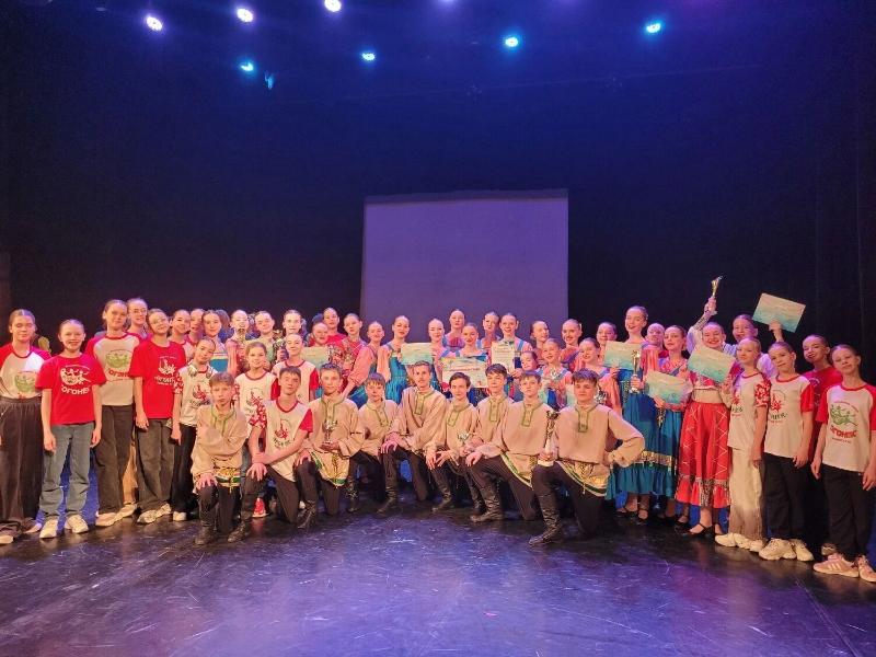 Ансамбль «Огонек» из Нижнего Тагила завоевал Гран-при в Санкт-Петербурге   | Нижнетагильский ансамбль покорил жюри в Санкт-Петербурге