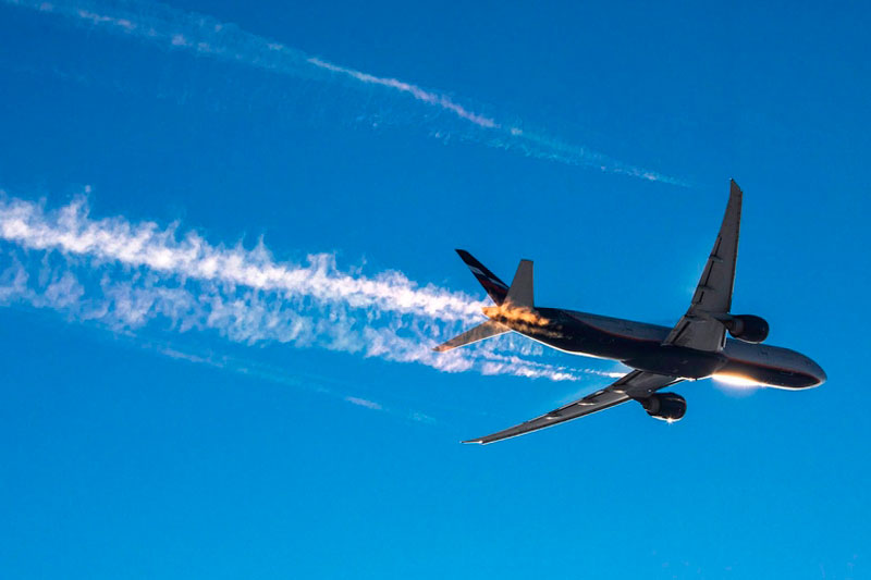 Над Нижним Тагилом вновь летал неопознанный самолет | На Урале тагильчане заметили странный самолет в небе