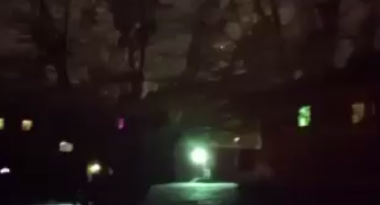 Жители улицы Учительской требуют освещение: дети идут в школу в полной темноте