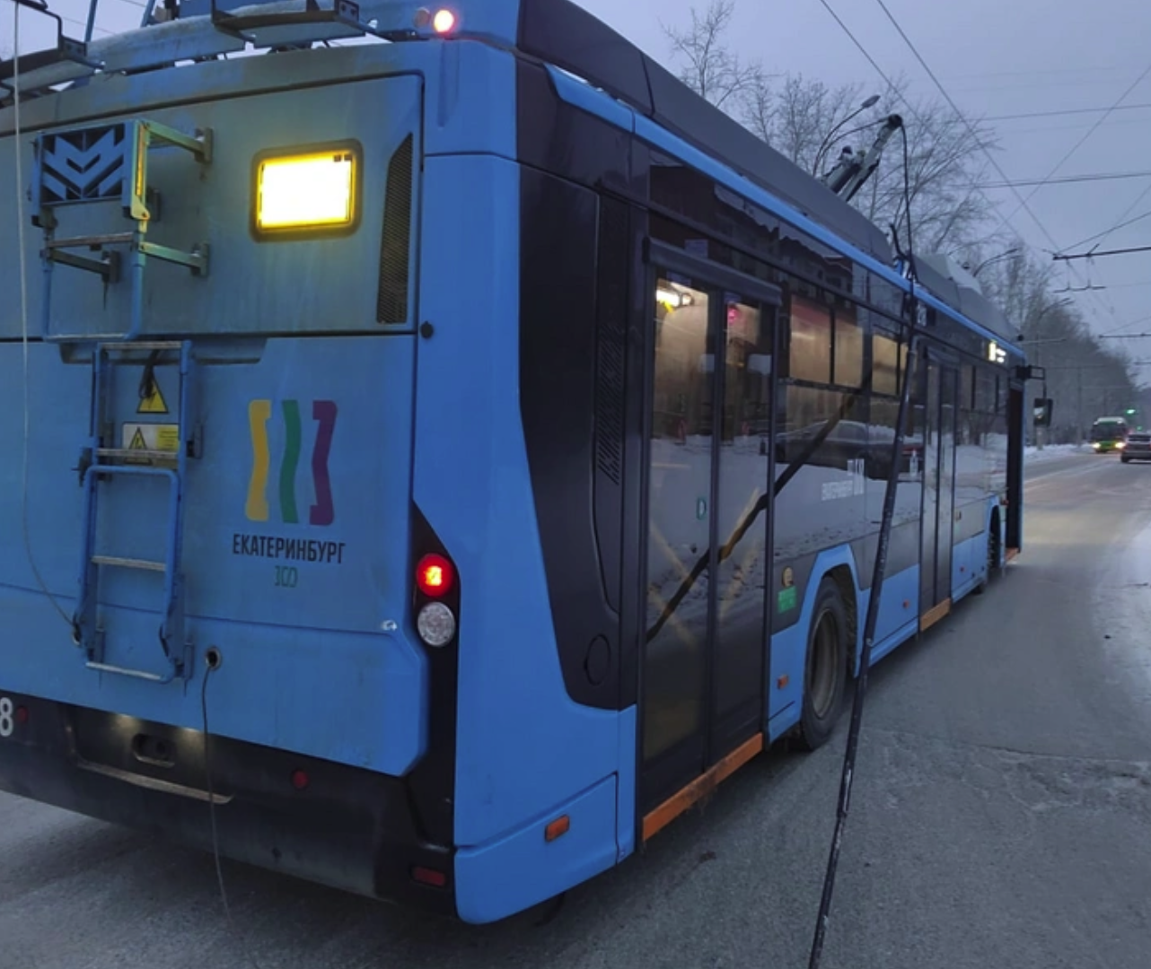 Отвалились "рога" на двух дорогих белорусских троллейбусах в Екатеринбурге