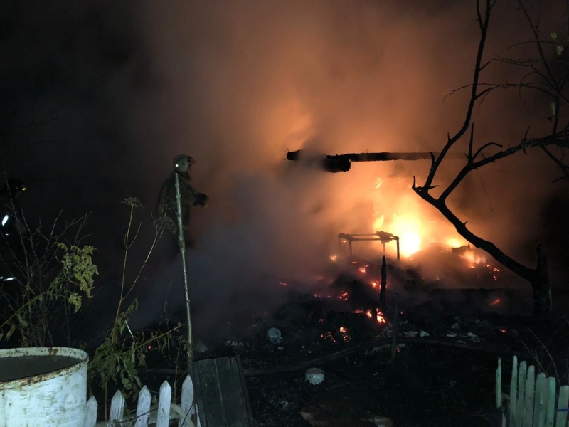 Накануне вечером в Нижнем Тагиле сгорел садовый дом