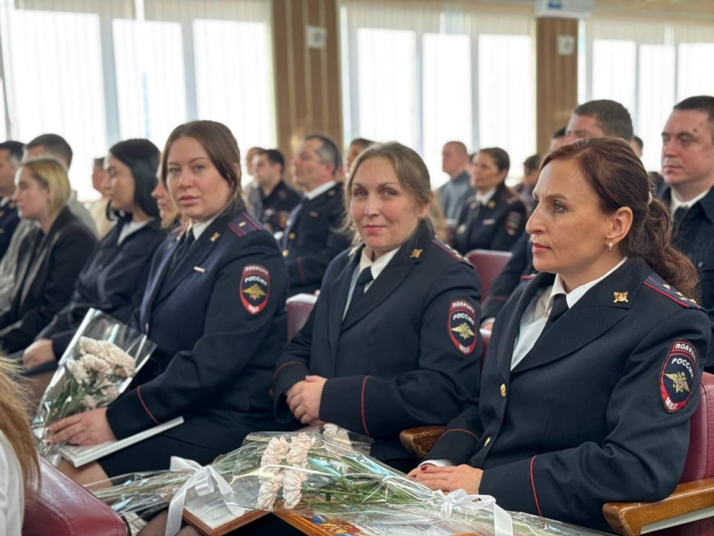 Более 20 участковых уполномоченных отмечены за вклад в безопасность в Нижнем Тагиле | Участковых в Нижнем Тагиле чествование за вклад в безопасность Более 20 участковых уполномоченных отмечены за вклад в безопасность в Нижнем Тагиле | Участковых в Нижнем Тагиле чествование за вклад в безопасность