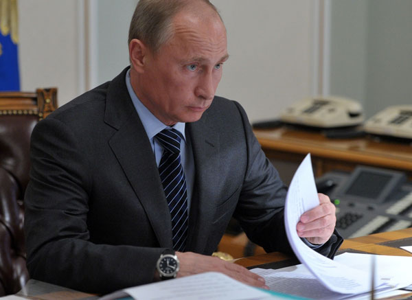 Путин согласился с введением обязательного ЕГЭ по истории для гуманитарных специальностей | Путин поддержал обязательный экзамен по истории для гуманитариев 