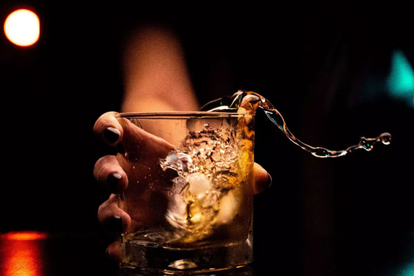 В Свердловской области за рулем поймали пьяную женщину, которая представилась судьей | На Урале в нетрезвом состоянии поймали водителя авто, представившуюся судьей