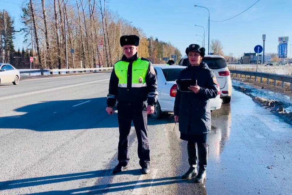 В Нижнем Тагиле сотрудники ГИБДД проводят акцию вместе с судебными приставами | На Урале проходит рейдовое мероприятие «Узнай свои долги» В Нижнем Тагиле сотрудники ГИБДД проводят акцию вместе с судебными приставами | На Урале проходит рейдовое мероприятие «Узнай свои долги»