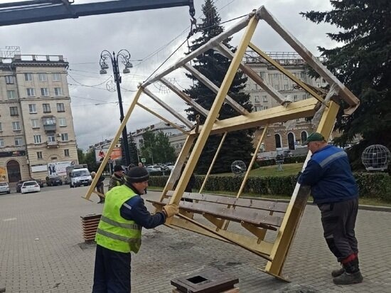 Власти Нижнего Тагила обещают поставить остановочные комплексы на привокзальной площади