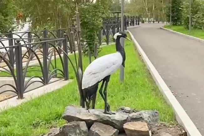 В Нижнем Тагиле ко Дню города появляются новые арт-объекты | Художники украсили парк в Нижнем Тагиле