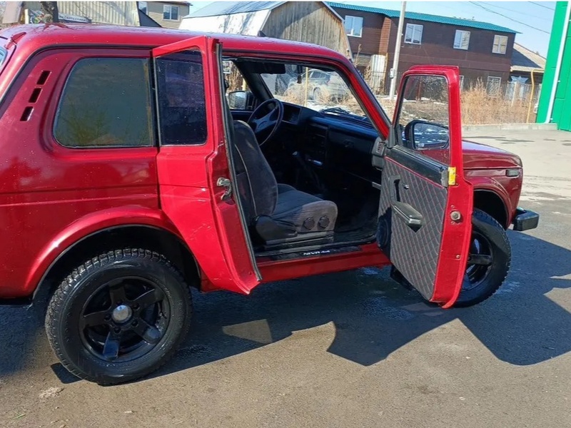 В Свердловской области продают редкую модифицированную «Ниву» с бронированием | На Урале продают редкую модифицированную «Ниву» с бронированием