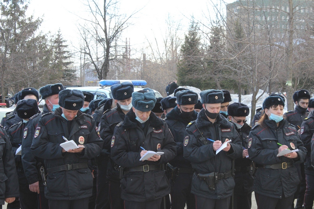 В МУ МВД России «Нижнетагильское» состоялся гарнизонный инструктаж сотрудников полиции