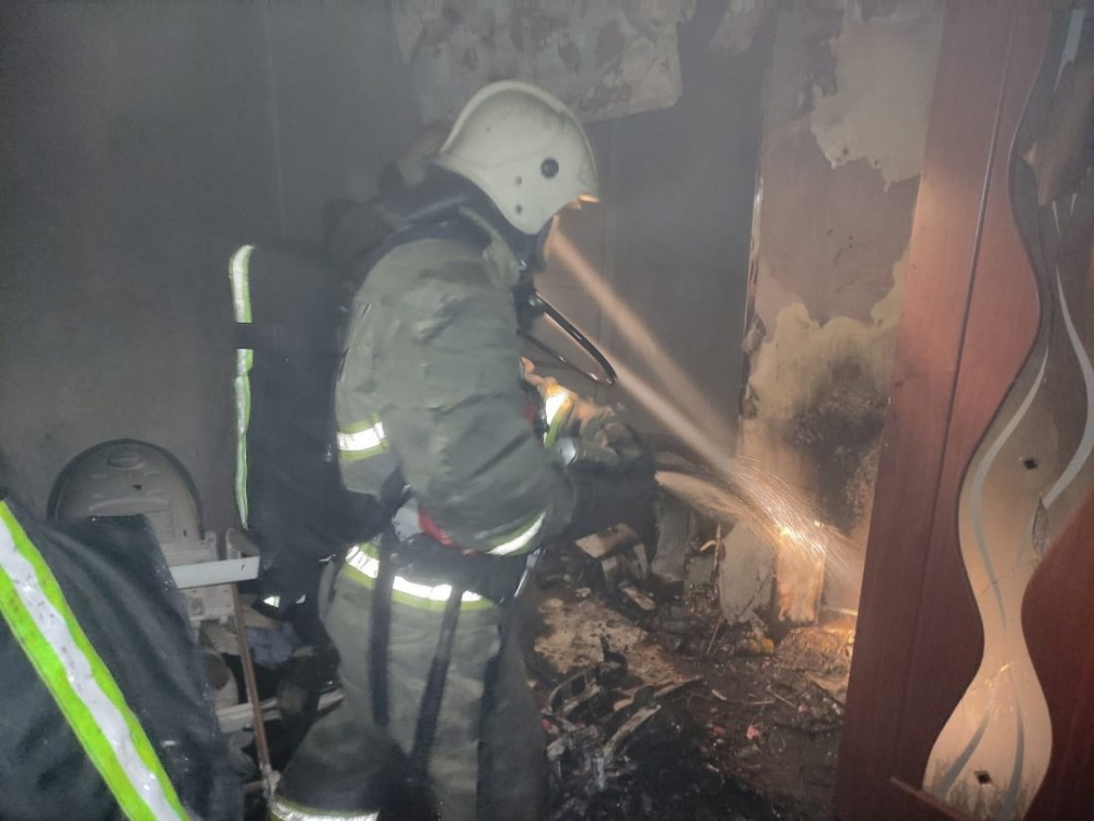 Пожар в Нижнем Тагиле: специалисты спасли двух человек | На Урале МЧС спасли в пожаре двух человек