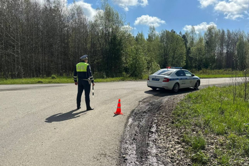 В Нижнем Тагиле в результате ДТП получили травмы двое детей, находящихся в автомобиле | На Урале в ДТП пострадали две девочки 15-ти и 16-ти лет