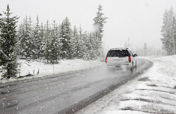 Движение грузового транспорта на Серовском тракте ограничили из-за непогоды Движение грузового транспорта на Серовском тракте ограничили из-за непогоды
