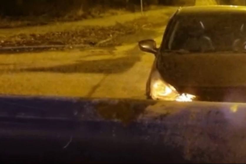 В Нижнем Тагиле водитель врезался в трубу: при проведении работ не были установлены предупреждающие знаки | На Урале автоводитель въехал в трубу посреди дороги из-за отсутствия знаков