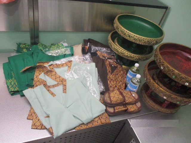 Таможенники задержали свердловчанку с 15 килограммами товаров для SPA-салона | Уральские таможенники изъяли вещи, которые женщина везла для открытия салона