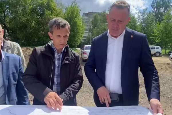 Мэр Нижнего Тагила проконтролировал работы по реконструкции Нижне-Выйского сквера Мэр Нижнего Тагила проконтролировал работы по реконструкции Нижне-Выйского сквера