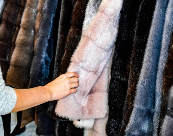 В Свердловской области продавец шуб задолжала детям около 700 тысяч рублей | На Урале мать двоих детей приговорили к 100 часам обязательных работ В Свердловской области продавец шуб задолжала детям около 700 тысяч рублей | На Урале мать двоих детей приговорили к 100 часам обязательных работ