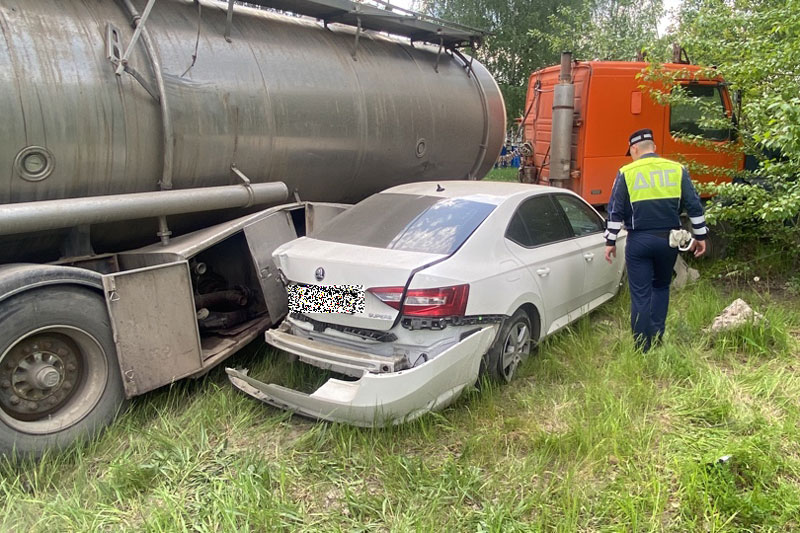 В Нижнем Тагиле в ДТП столкнулись шесть автомашин | На Урале произошло массовое ДТП с участием шести автомашин