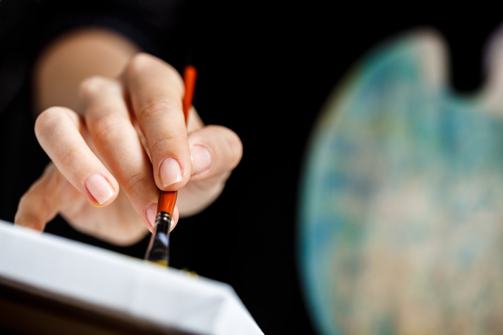 В Нижнем Тагиле открылась персональная выставка Веры Полевой: в городе представили уникальные работы | На Урале представили 24 уникальные работы тагильской художницы по декоративной росписи подносов 