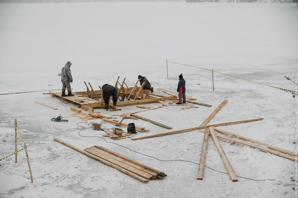 В Нижнем Тагиле увеличат число спасателей во время Крещенских купаний | На Урале спасатели будут следить за безопасностью граждан в купелях