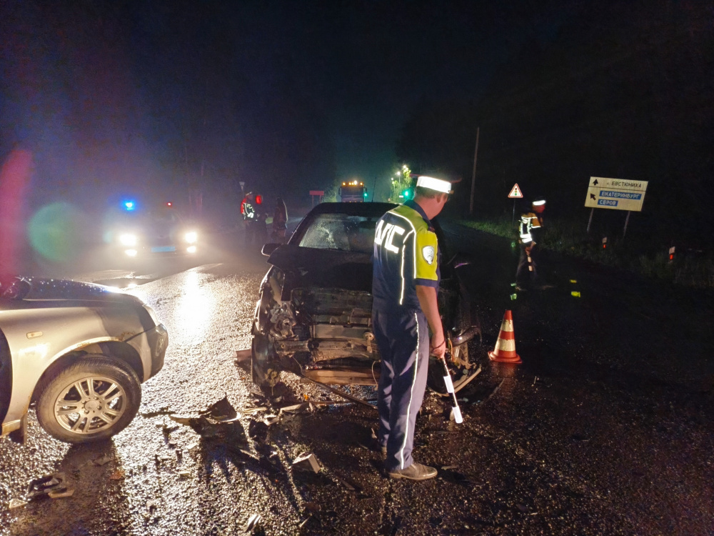 В автоаварии под Нижним Тагилом пострадал трехлетний мальчик | На Урале произошла авария, в которой пострадали трое человек