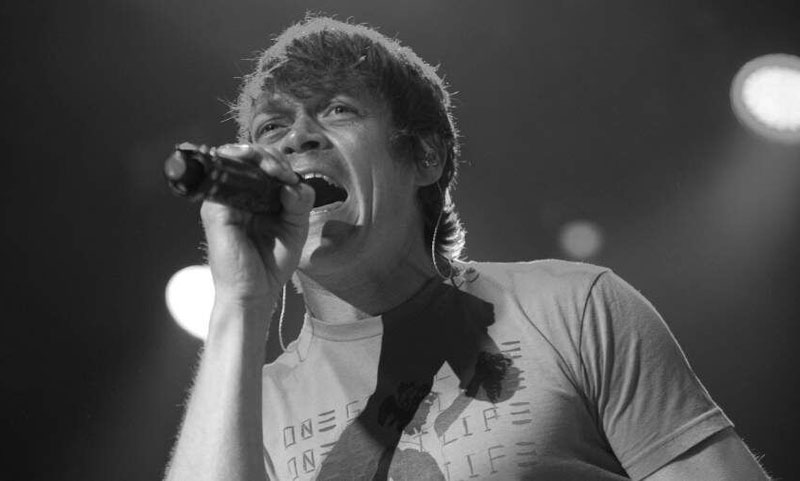 Умер голос 3 Doors Down: не стало Брэда Арнольда | Скончался вокалист группы 3 Doors Down Брэд Арнольд