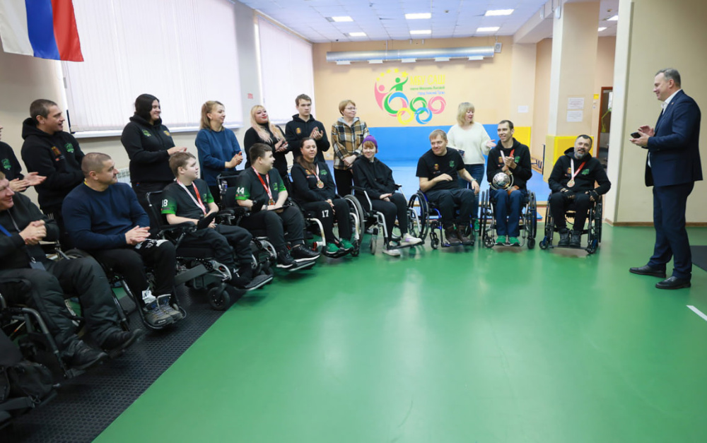 Нижний Тагил гордится первыми чемпионами России по футболу на электроколясках — планы на суперкубок | Чемпионы России по футболу на электроколясках из Нижнего Тагила встретились с главой города Нижний Тагил гордится первыми чемпионами России по футболу на электроколясках — планы на суперкубок | Чемпионы России по футболу на электроколясках из Нижнего Тагила встретились с главой города